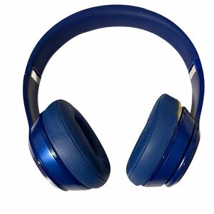 Beats by Dre Solo2 Wireless headphones in a gloss blue finish. Used.